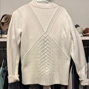 White Crew Neck Sweater with Cable Knit Pattern and Chunky Knit Texture